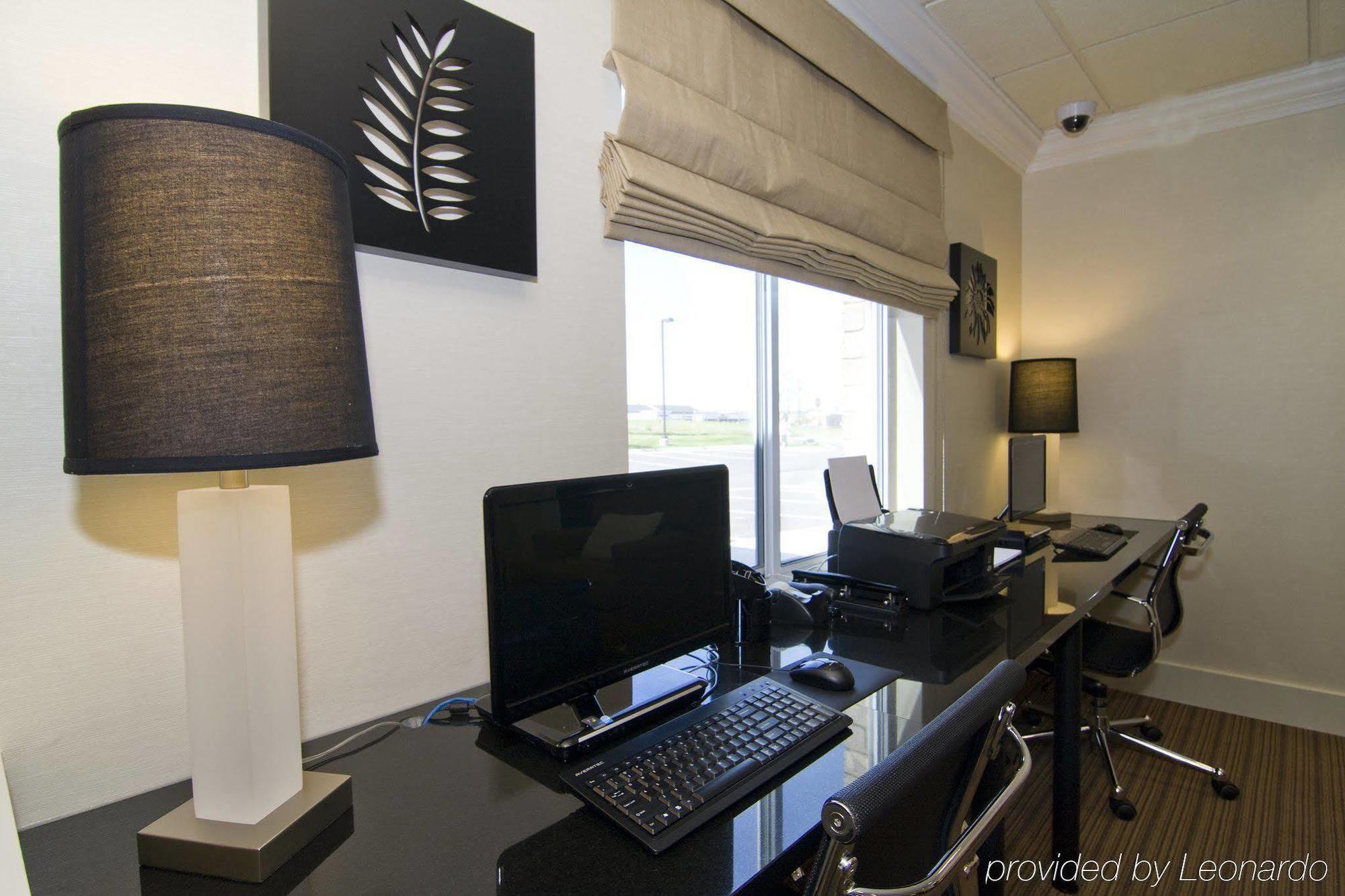 Holiday Inn Express Hotel & Suites Rogers By Ihg Съоръжения снимка