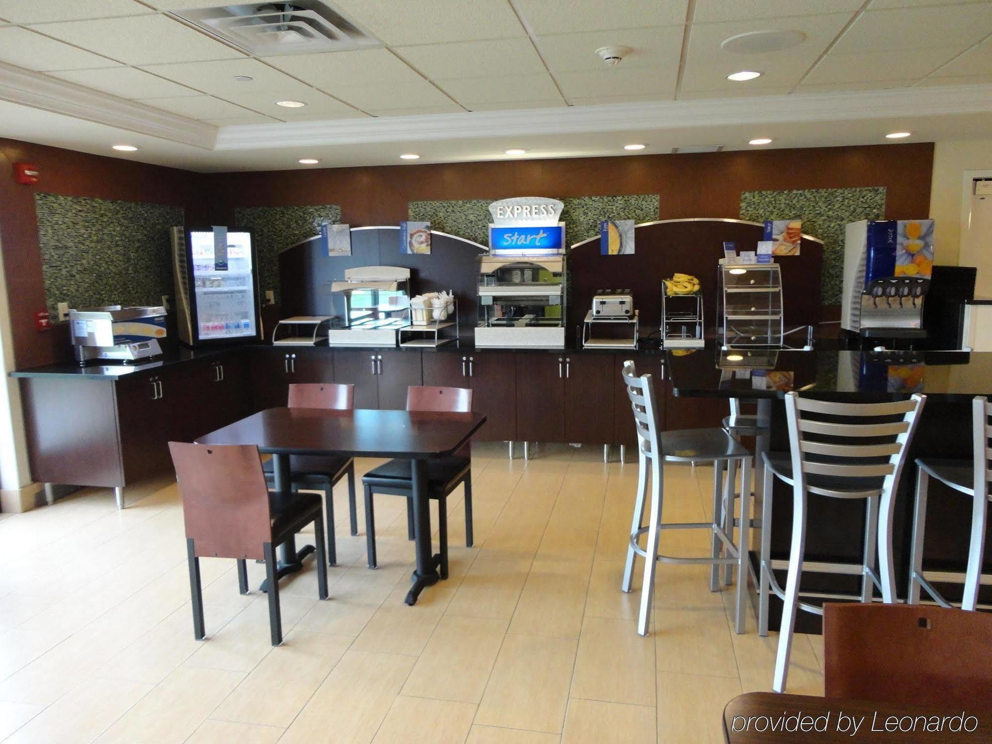 Holiday Inn Express Hotel & Suites Rogers By Ihg Екстериор снимка