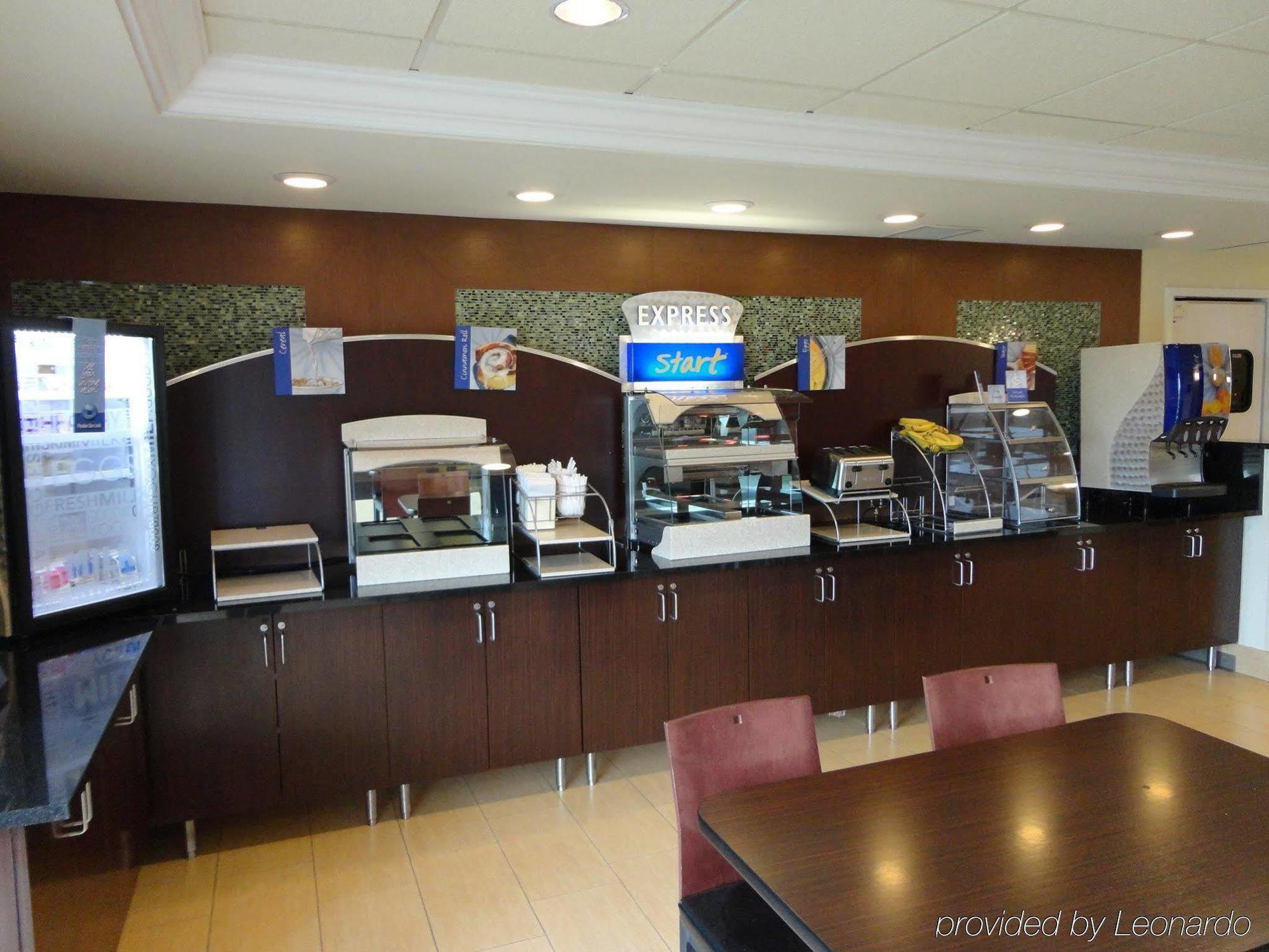 Holiday Inn Express Hotel & Suites Rogers By Ihg Екстериор снимка